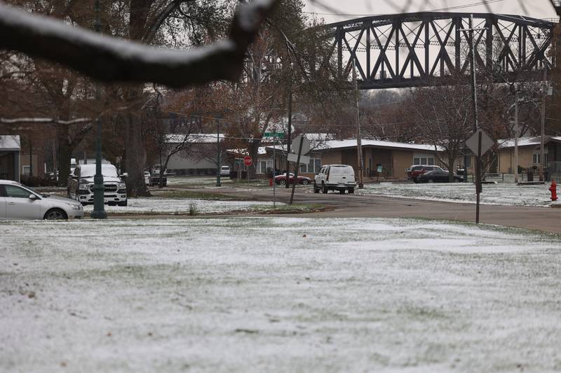 Joliet residents woke up to light snow covering on Tuesday. The National Weather Service issued a Winter Weather Advisory from Tuesday until early Wednesday with snow accumulations of 1 to 3 inches expected throughout Will County.