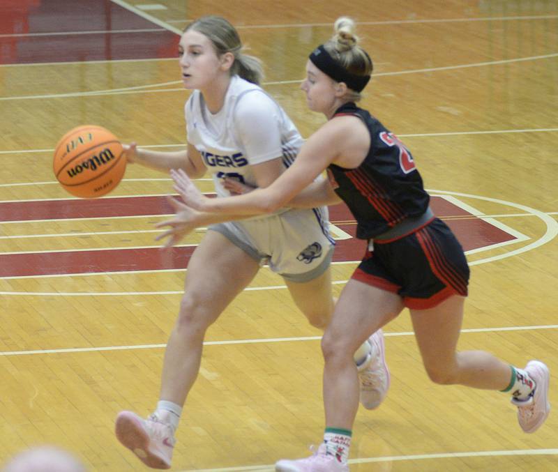 Princeton’s Jocelyn Strouss tries to drive past Metamora’s Jalyn Ledbetter in the 2nd period Tuesday at the Ottawa Holiday Tournament.