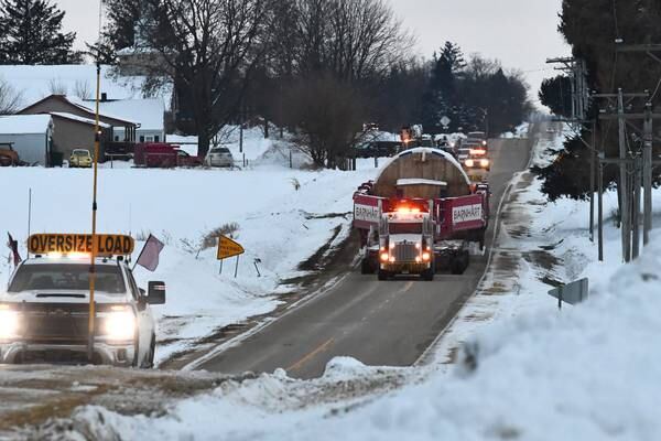 Photos: Wide load heads to Byron generating station