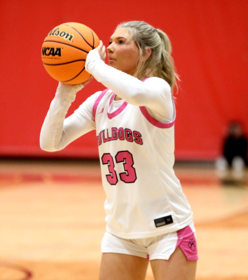 Batavia's Natalie Warner shoots the ball during a game against St. Charles East on Thursday, Feb. 6, 2025 in Batavia.