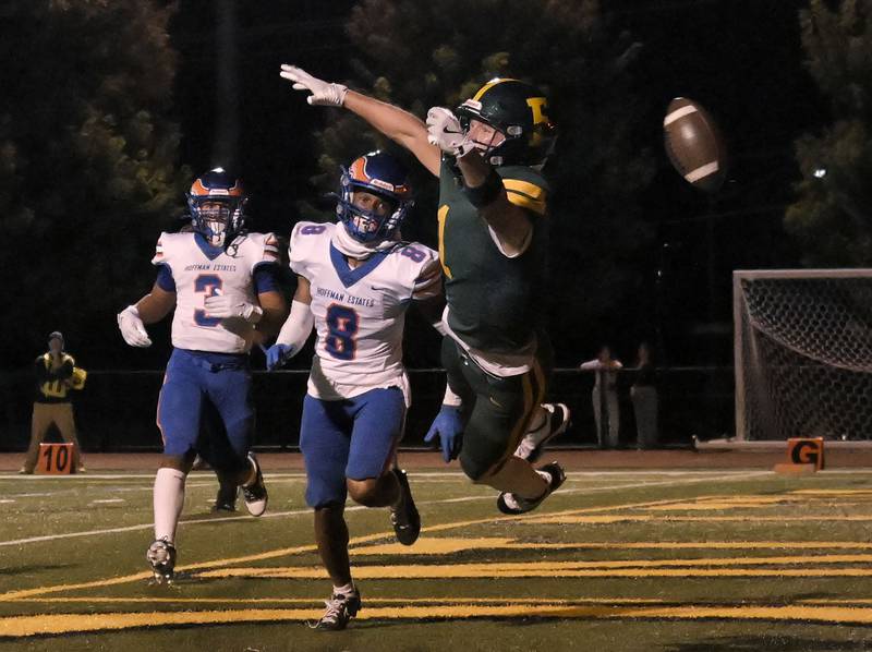 Fremd’s Davyn Kuhl stretches but can’t catch a throw in the endzone against Hoffman Estates in a football game in Palatine on Friday, Sept. 27, 2024.