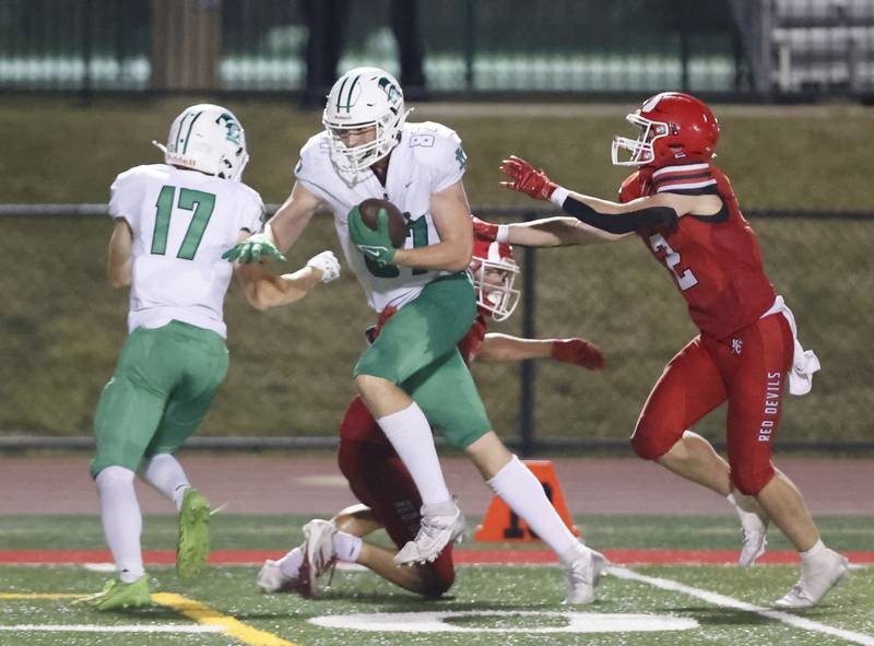 York's Hunter Stepinach (87) runs after making a reception during the varsity football game between York and Hinsdale Central on Friday, Oct. 3, 2025 in Hinsdale, IL.