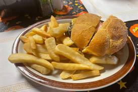 Mystery Diner in La Salle: A Cheeseburger in Paradise tempts at 9th Street Pub