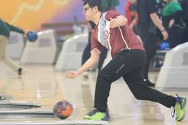BBCHS, Kays’ Carson Meister, R-C’s Mason Vasil advance at bowling regionals: Friday’s Daily Journal roundup