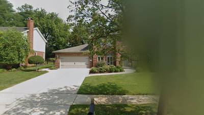 Single-family home sells in Orland Park for $630,000