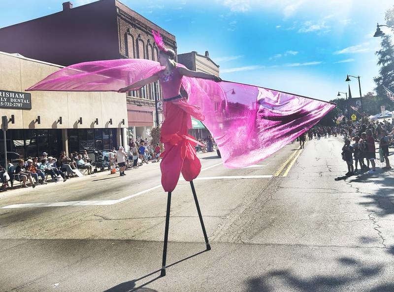 A paid stilt walker entertains the crowd during the Harvest Time Parade at Autumn on Parade on Sunday, Oct. 5, 2025 in Oregon.