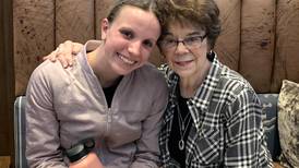 Regan Smith, Olympic swimmer with Illinois Valley ties, advances to 100 backstroke finals