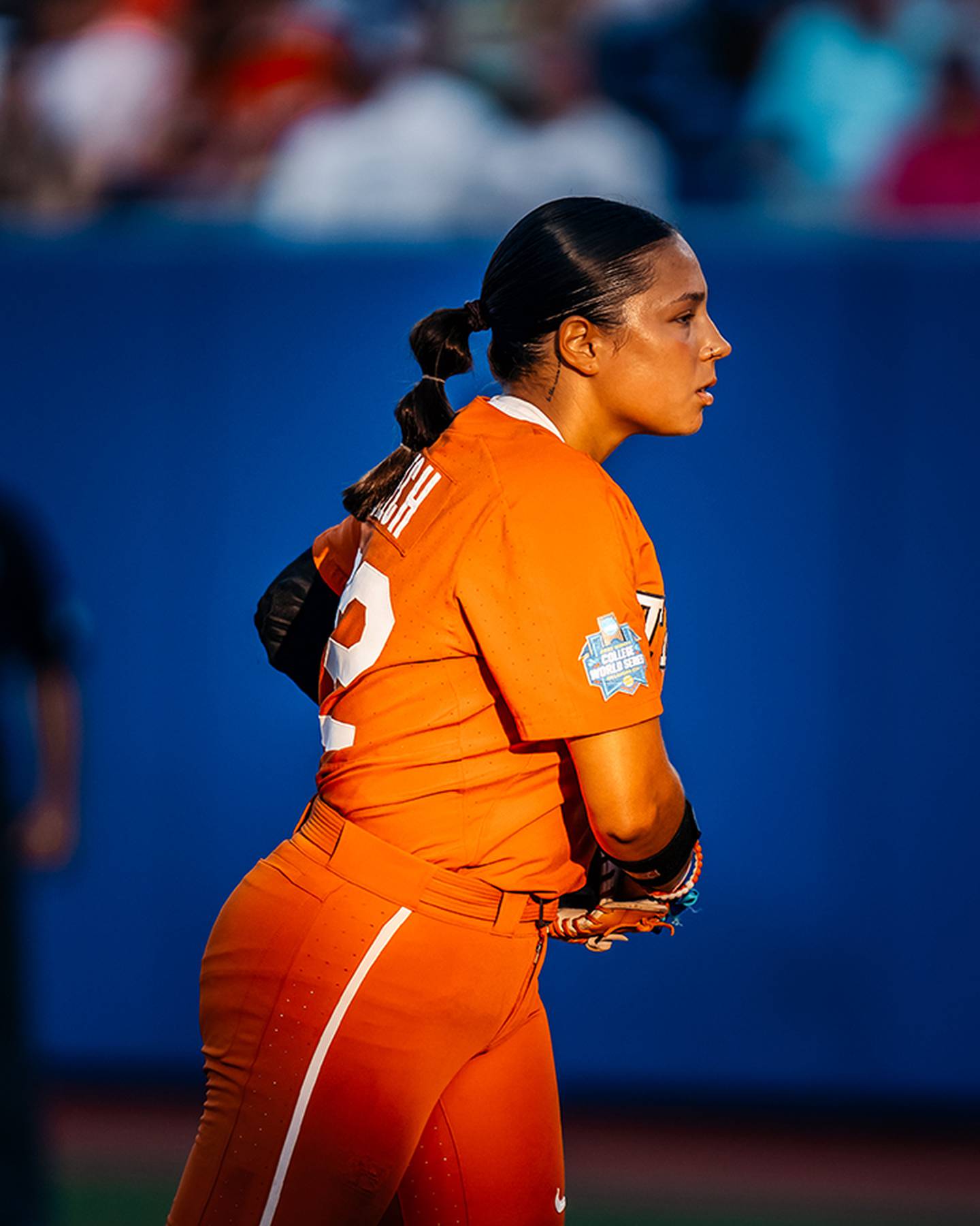 Bývalá hvězda Downers Grove North Estelle Cech pomohla minulý měsíc poprvé v historii programu dovést Texas do finále Světové série Women's College World Series.