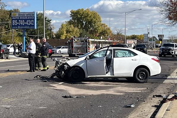 Joliet police respond to major crash on West Jefferson