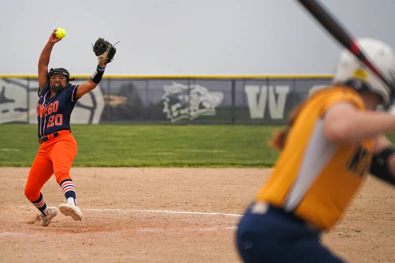 Oswego’s Jaelynn Anthony (20) delivers a pitch against Neuqua Valley during a Class 4A Oswego East Regional Final softball game at Oswego East High School on Friday, May 30, 2025.