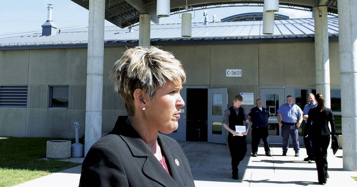 Hundreds apply for jobs at Illinois Thomson prison Shaw Local