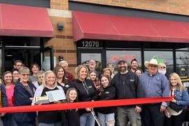 Papa Saverio’s Pizzeria in Huntley unveils expansion with dine-in seating, bar, gambling