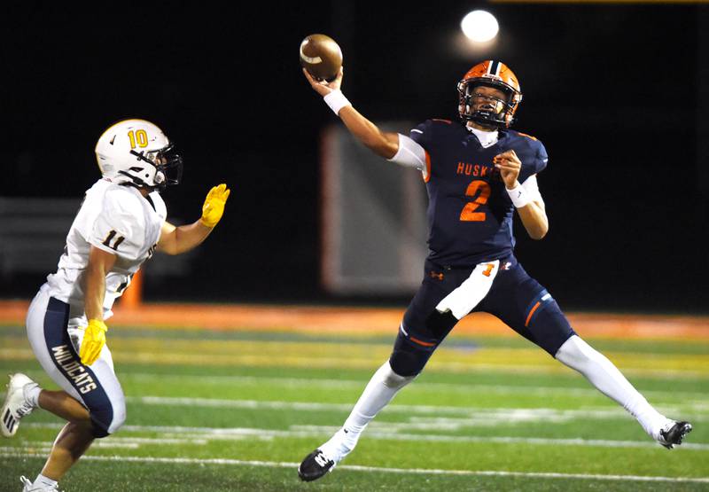Joe Lewnard/jlewnard@dailyherald.com
Naperville North quarterback Jacob Bell throws a pass as Neuqua Valley’s Taylor Easton closes in during Friday’s game in Naperville.