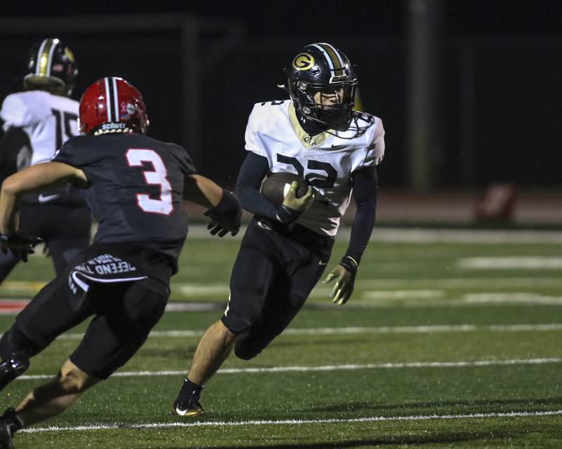 Glenbard North's Donato Gatses (22) takes off on a long run during Class 7A first round football game between Glenbard North at Yorkville. Friday, Oct 31, 2025 in Yorkville.