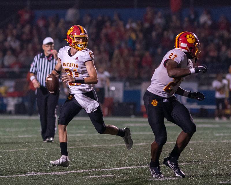 Batavia’s Ryan Boe (21) looks down field against Geneva during a varsity football game at Geneva High School in Geneva on Friday, Oct 8, 2021.