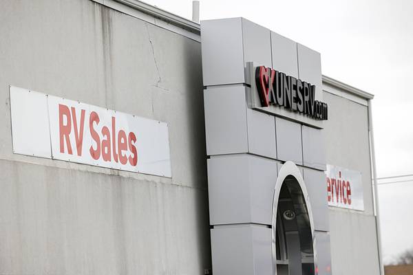 Kunes RV closes Sterling store