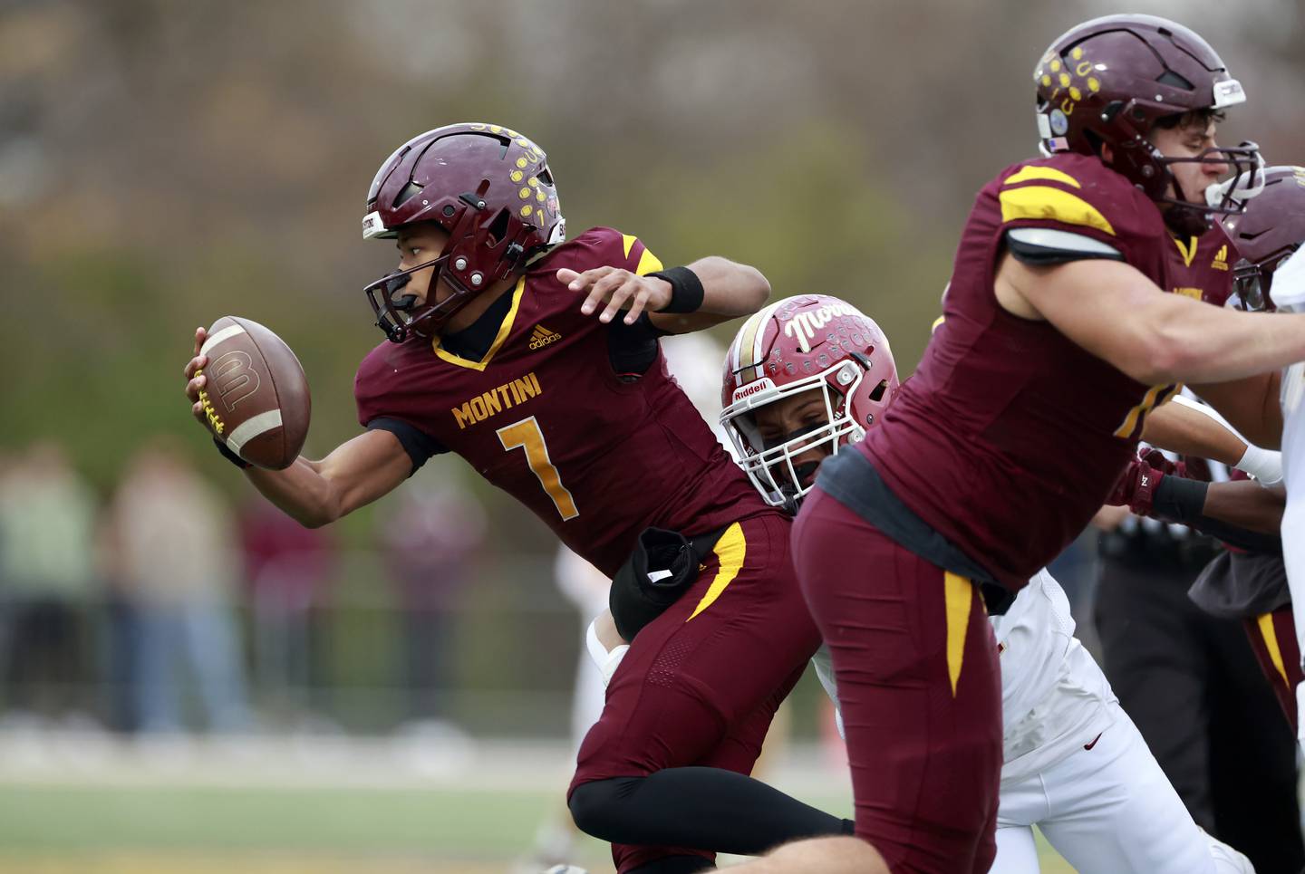 Montini's Israel Abrams (7) tries to sneak out of the pocket during the IHSA Class 4A semifinals football playoff game Saturday, Nov. 22, 2025 in Lombard.