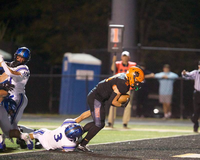 Wheaton Warrenville South's Owen Yorke scores a touchdown against St. Charles North on Friday, Oct. 10, 2025 in Wheaton.