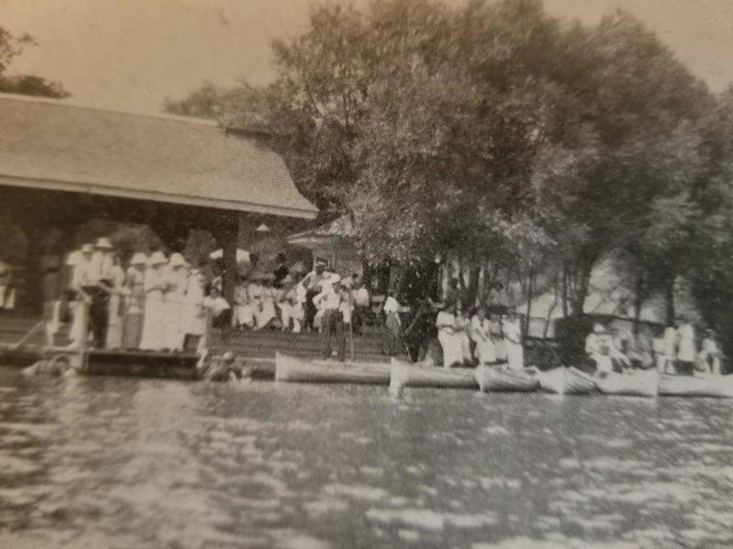 The Highland Park booklet said the boat house had 25 boats, which one could rent for 25 cents an hour.