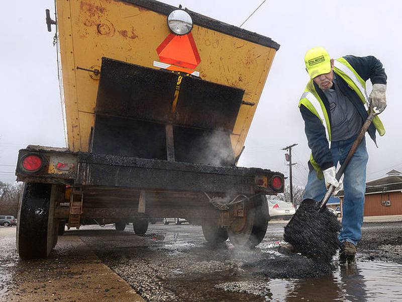 Streator approves more than $90K in street material contracts