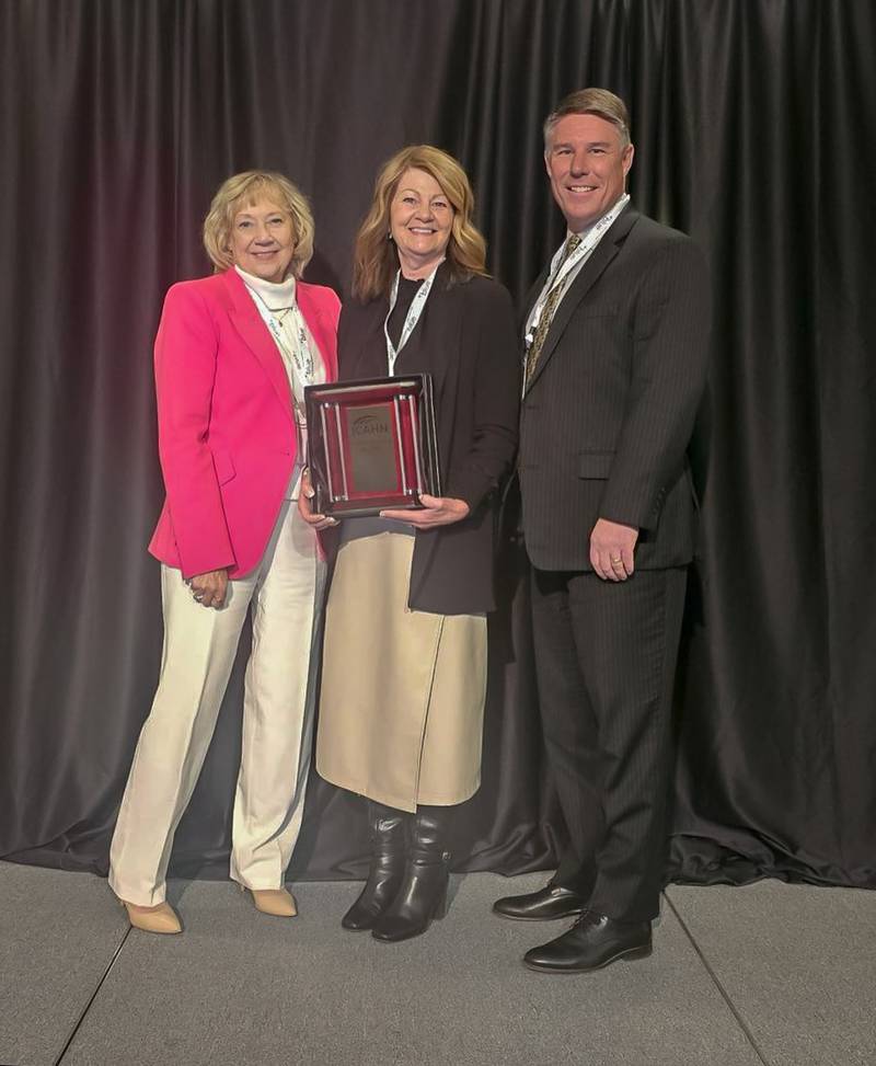 Pam Pfister (center) receives the ICAHN Award from ICAHN Executive Director Pat Schou (left) and ICAHN President Ted Rogalski.