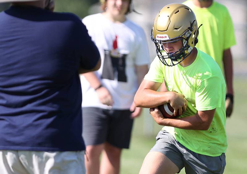 The Hiawatha offense runs a play Wednesday, Aug.10, 2022, during practice at the school in Kirkland.
