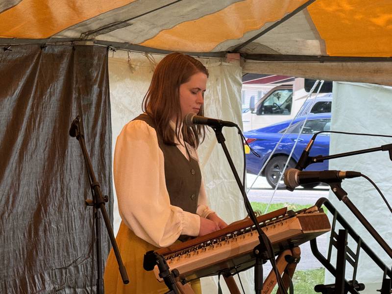 Susana Baker performs on the Main Stage at the HANDS of Illinois Hammer and Dulcimer Festival on Saturday, June 14, 2025.