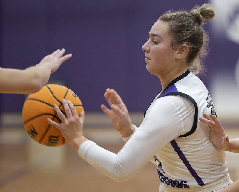 Dixon’s Reese Dambman makes a pass against Ottawa Wednesday, Dec. 4, 2024, at Dixon High School.