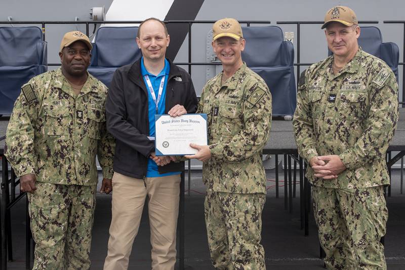 Round Lake Police Chief David Prus (second from left} receives a certificate from Vice Adm. John B. Mustin
for his exceptional support of America’s Navy Reserve Sailors during the
Navy Employer Recognition Event.