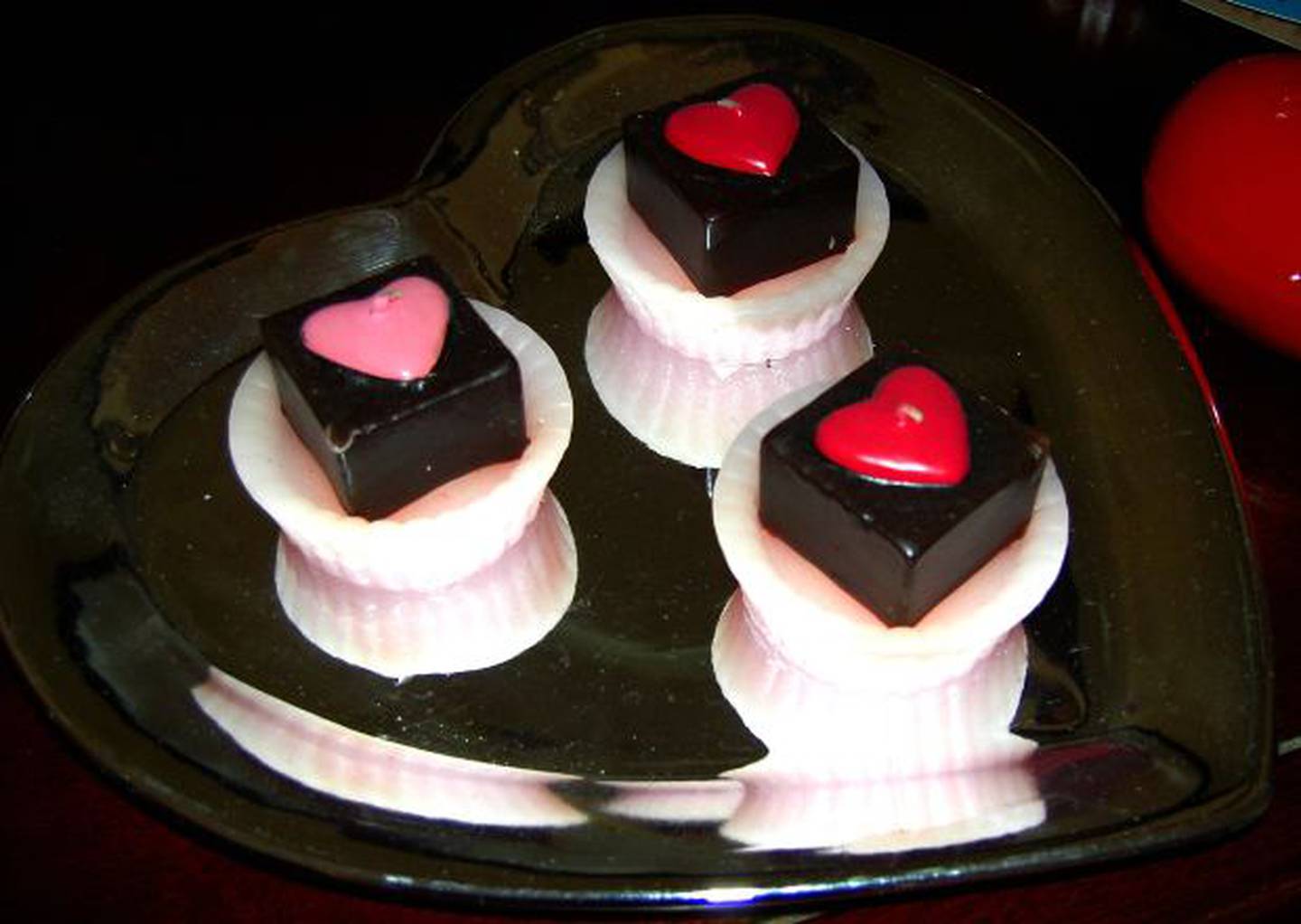 Chocolates from northern Illinois chocolatiers make the perfect Valentine's Day gift.