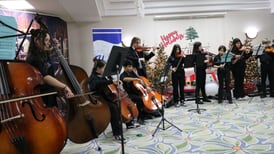 Joliet’s Hufford student orchestra takes holiday music into the community