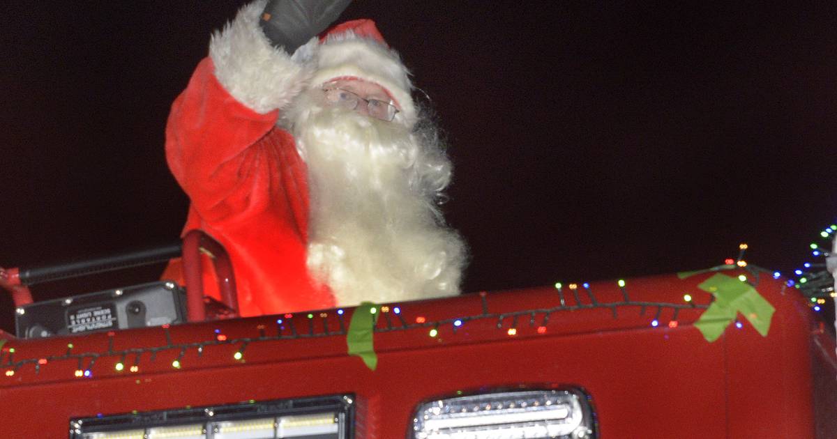 Photos:Santa parades through Utica on a fire engine