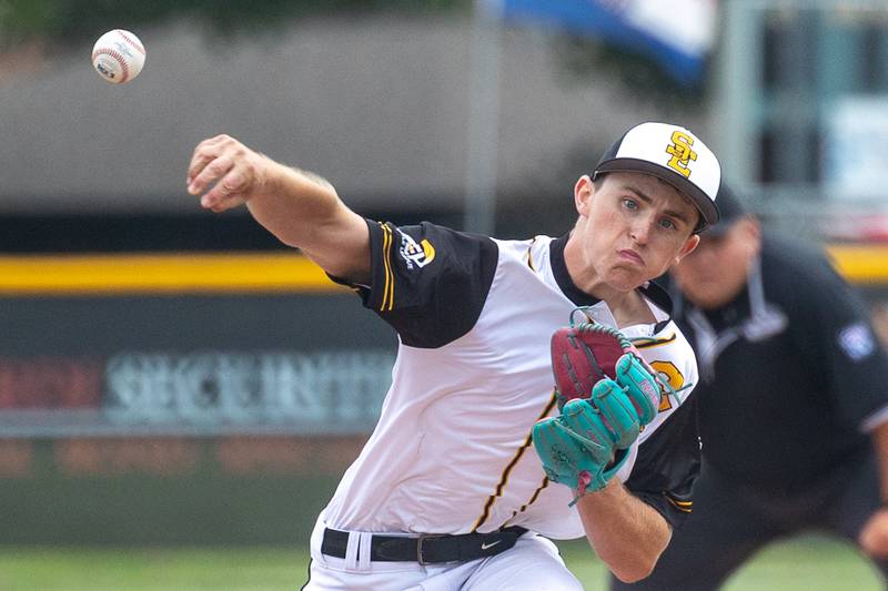 Cody Winegar (9) of Iowa pitches on Thursday, July 17, 2025 at Washington Park in Peru.