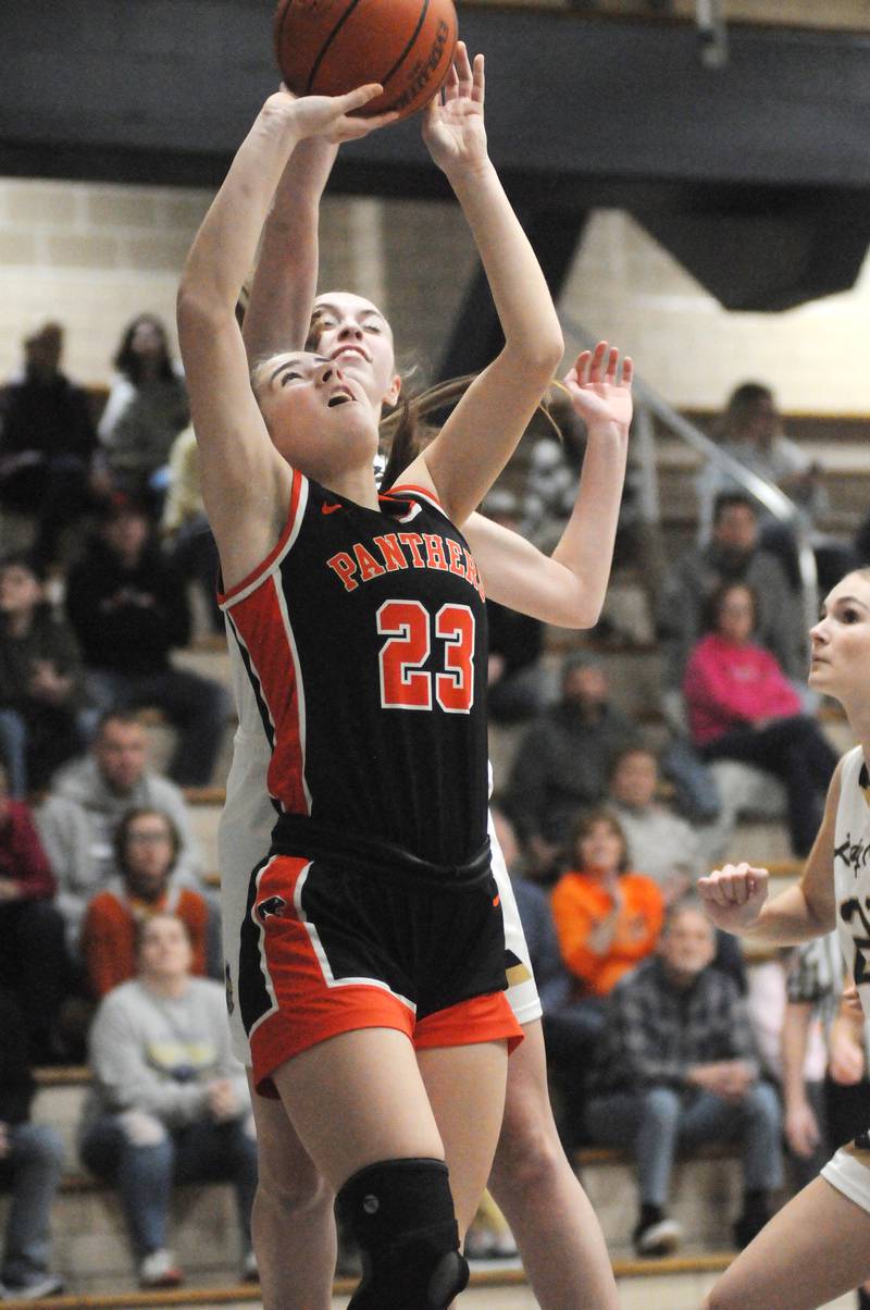 Gardner-South Wilmington's Maddie Simms shoots at Bader Gym on Saturday, Feb. 10, 2024.