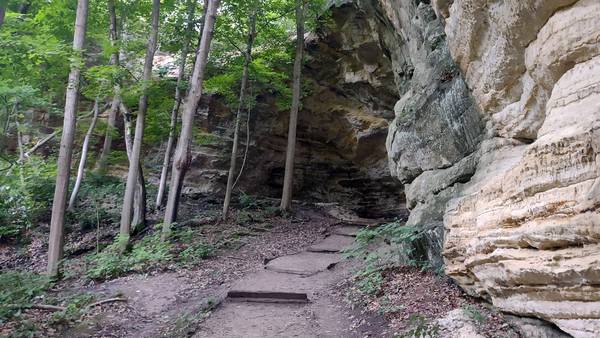 Explore Starved Rock’s 13-miles trail system for outdoor adventure this fall