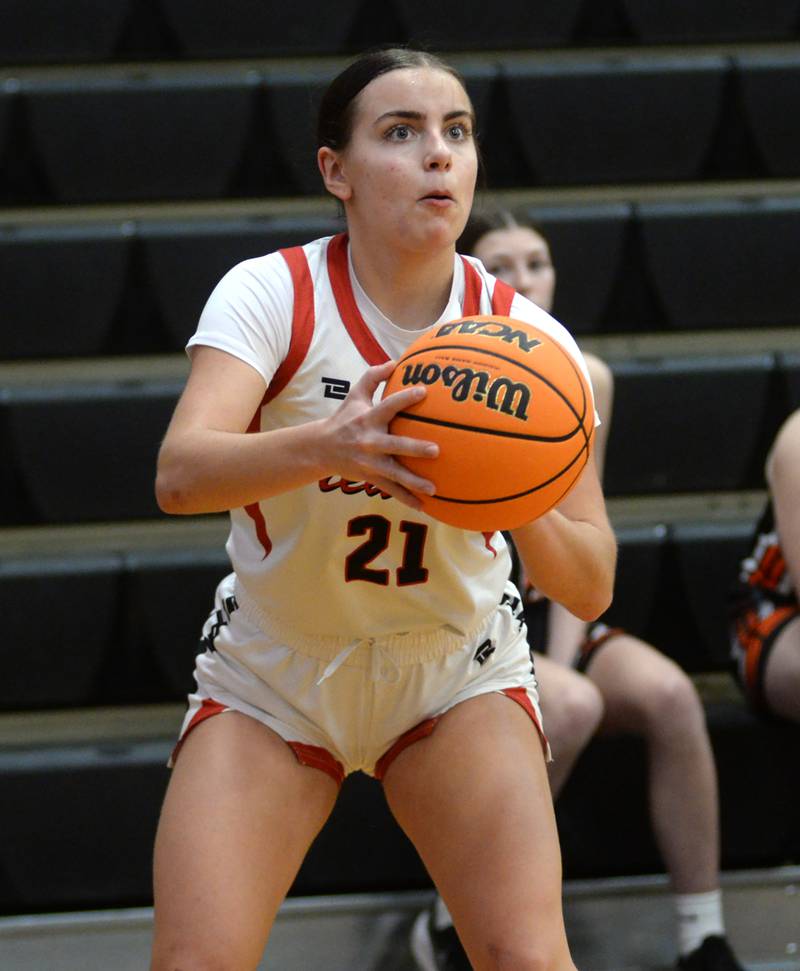 Fulton's Zoe Kunau (21) zeroes in on the basket during a Friday, Jan. 24, 2025 game at Fulton High School.