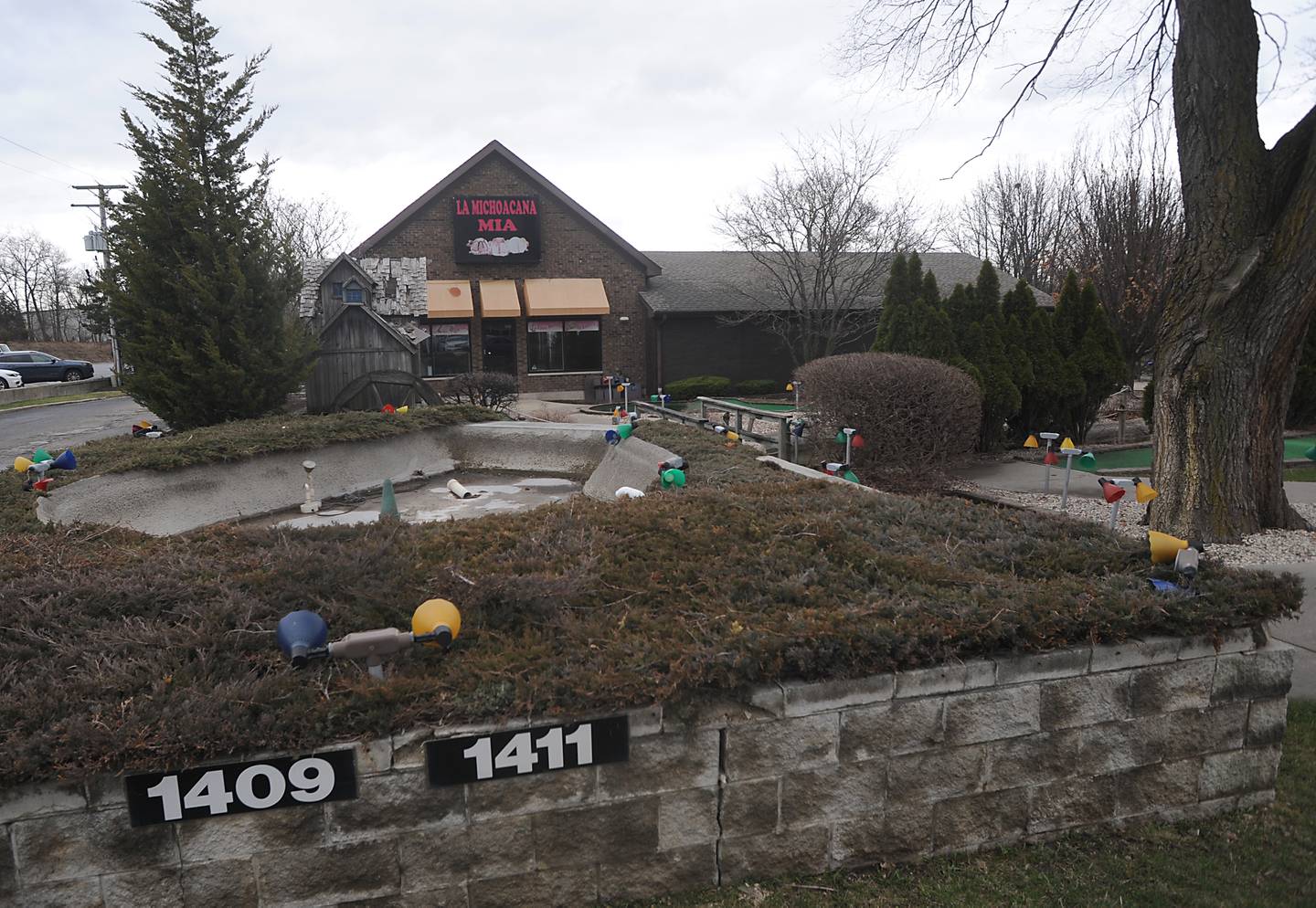 Woodstock City Council approved a special use permit for a marijuana business at 1411 S. Eastwood Drive, in Woodstock, which may help the business open up in town earlier than expected. The permit adjusts its operation to temporarily allow just transportation and infusion for up to two years at the site of the former Golf and Games.