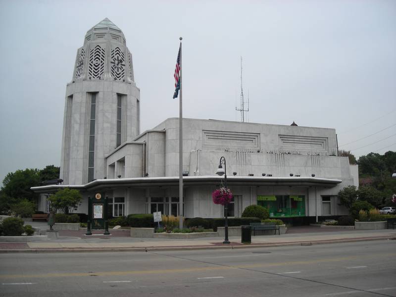 St. Charles City Council alderpersons on Monday will vote on filling a vacancy on the City Council.