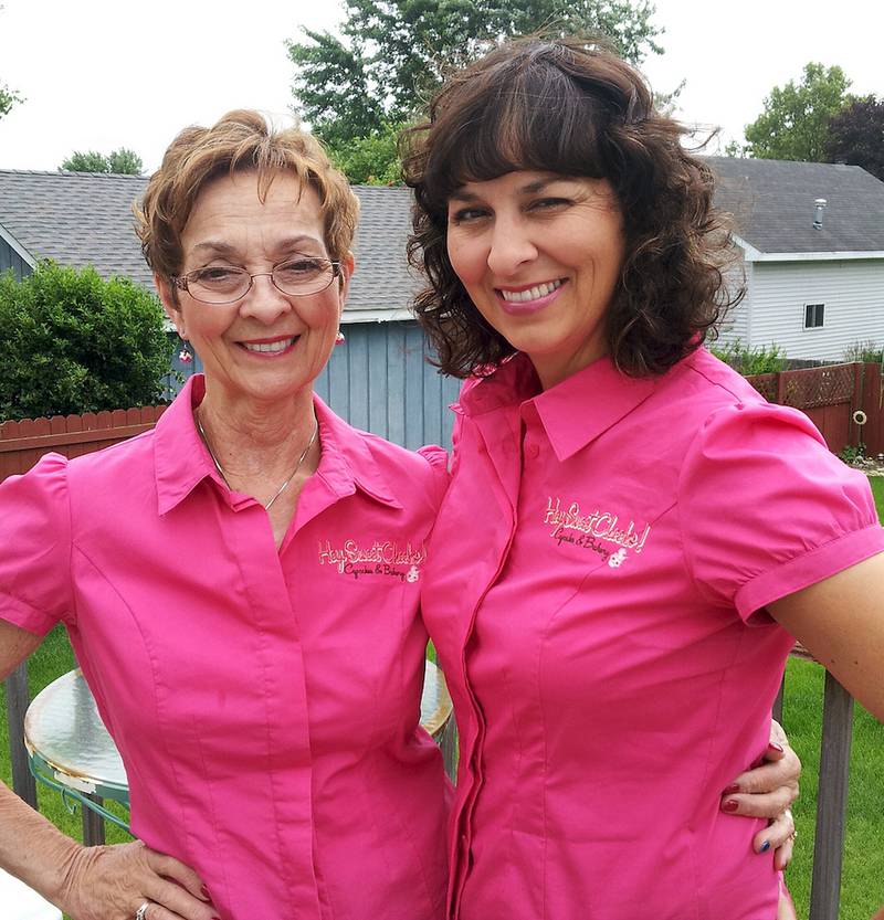 Motherdaughter baking team from Joliet creates custom cupcakes Shaw