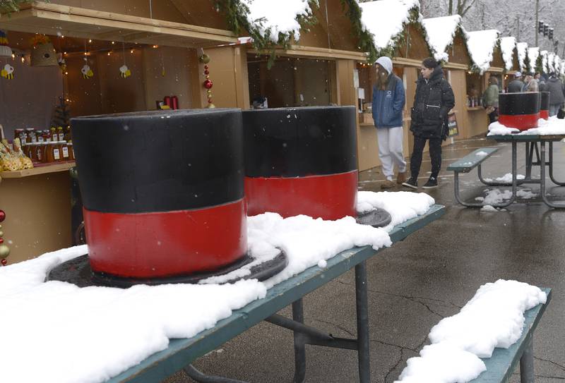 Photos Snow falls on Chris Kringle Market in Ottawa Shaw Local