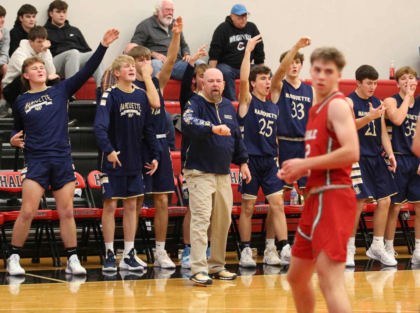 Boys basketball Marquette beats La SallePeru, wins its pool at