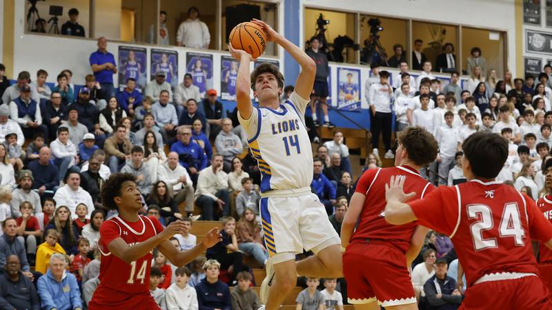 Sophomore Grant Smith stars again as unbeaten Lyons holds off Hinsdale Central