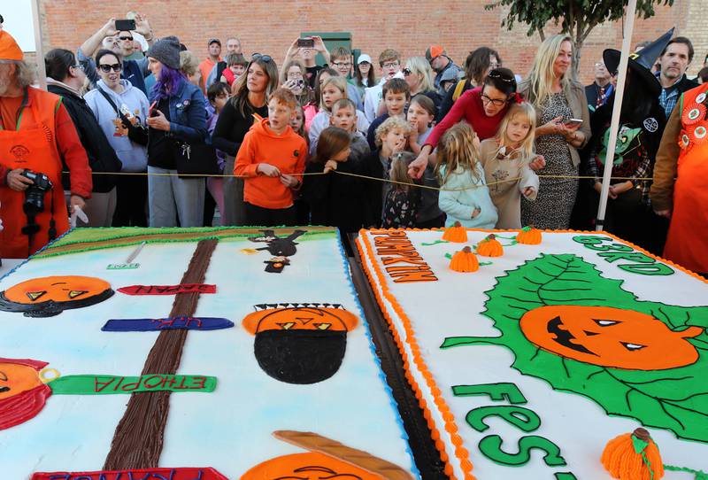 Visitors gather for the cake cutting ceremony Wednesday, Oct. 23, 2024, near the DeKalb County Courthouse during the Sycamore Pumpkin Festival. The cake was donated by the Sycamore Hy-Vee.