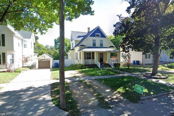 Single-family home built in 1900 sells for $190,000 in Dixon