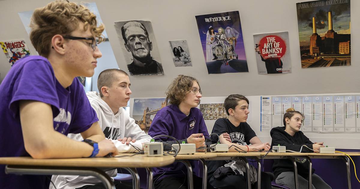 dixon-hopes-for-breakout-showing-at-ihsa-scholastic-bowl-regional