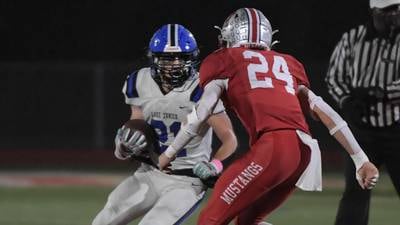 Lake Zurich pulls away late from Mundelein