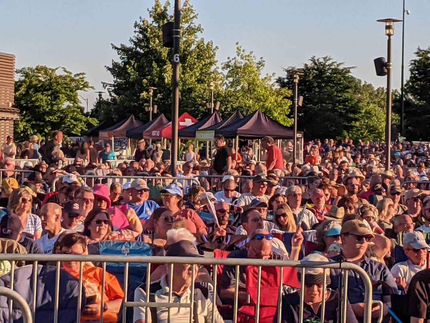 Thousands of people were at Thomas J. Weisner RiverEdge Park in Aurora Friday night watching Chicago’s own Shemekia Copeland and Kenny Wayne Shepherd perform during the return of Blues on the Fox, now in its 24th year. The last Blues on the Fox festival had been in 2019.