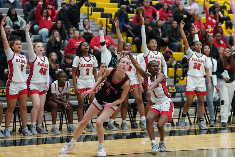 Bolingbrook's Airyel Jackson (1) Yorkville's Macie Jones (left), watch as a 3-point shot from Jones makes its way to the hoop during a Class 4A Metea Valley Regional final basketball game at Metea Valley High School in Aurora on Friday, Feb. 21, 2025.