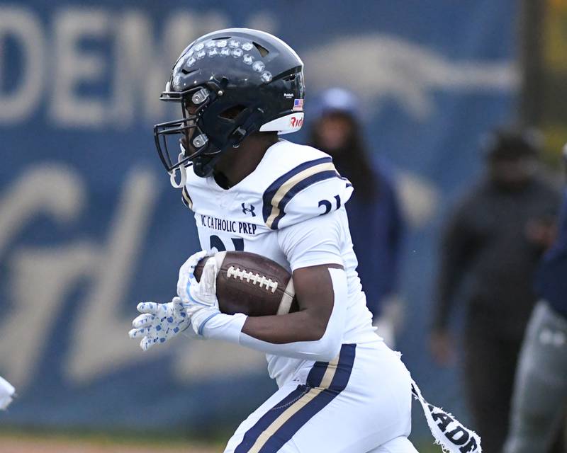IC Catholic Prep's Jakobe Baldwin (31) runs the ball during the 3A Playoff game against Chicago a Hope Academy on Saturday Nov. 1, 2025, held at Altgeld Park in Chicago.