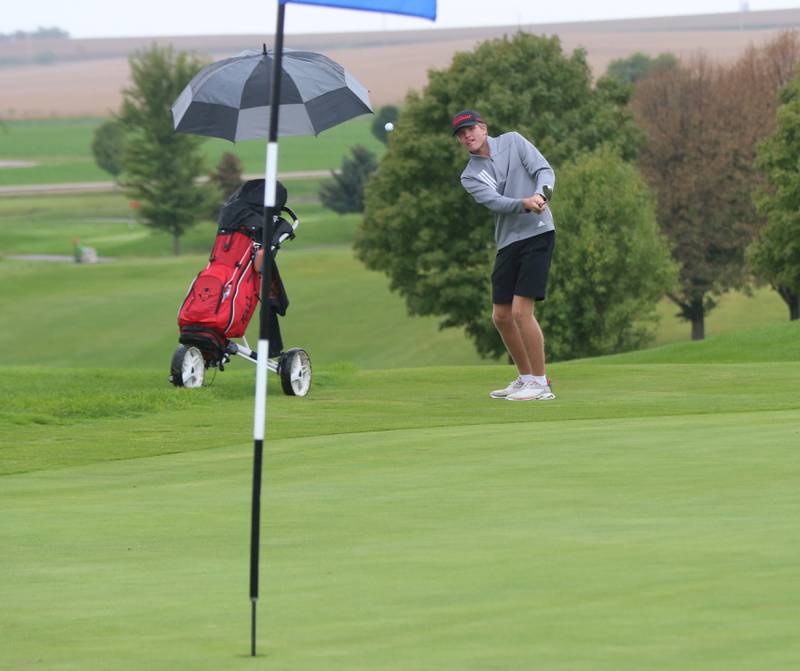 Hall's Landen Plym chips the ball towards the hole during the Three Rivers Athletic Conference boys varsity tournament on Tuesday, Sept. 19, 2023 at Mendota Golf Club.